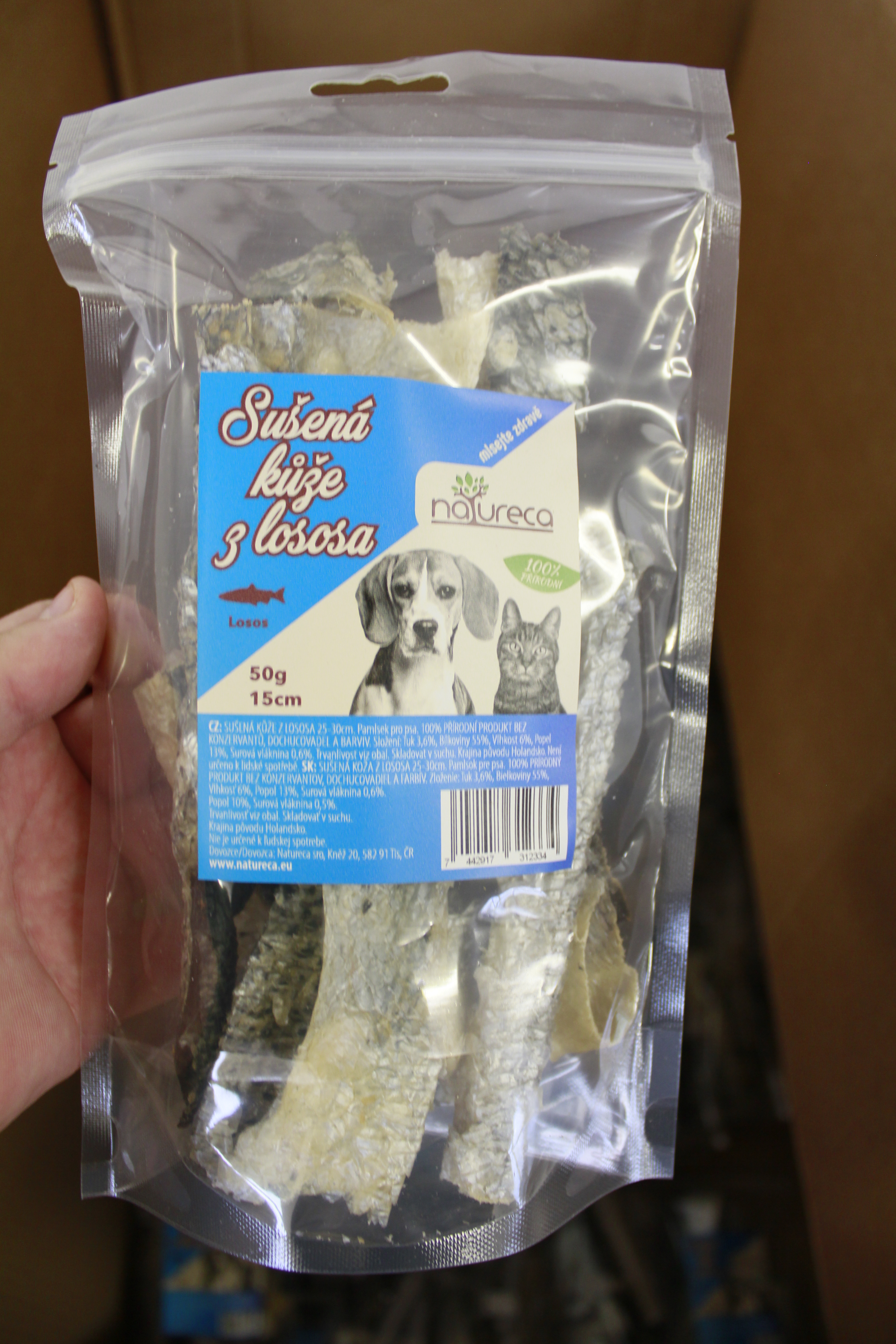 Kůže z lososa sušená 500g, cca 15cm